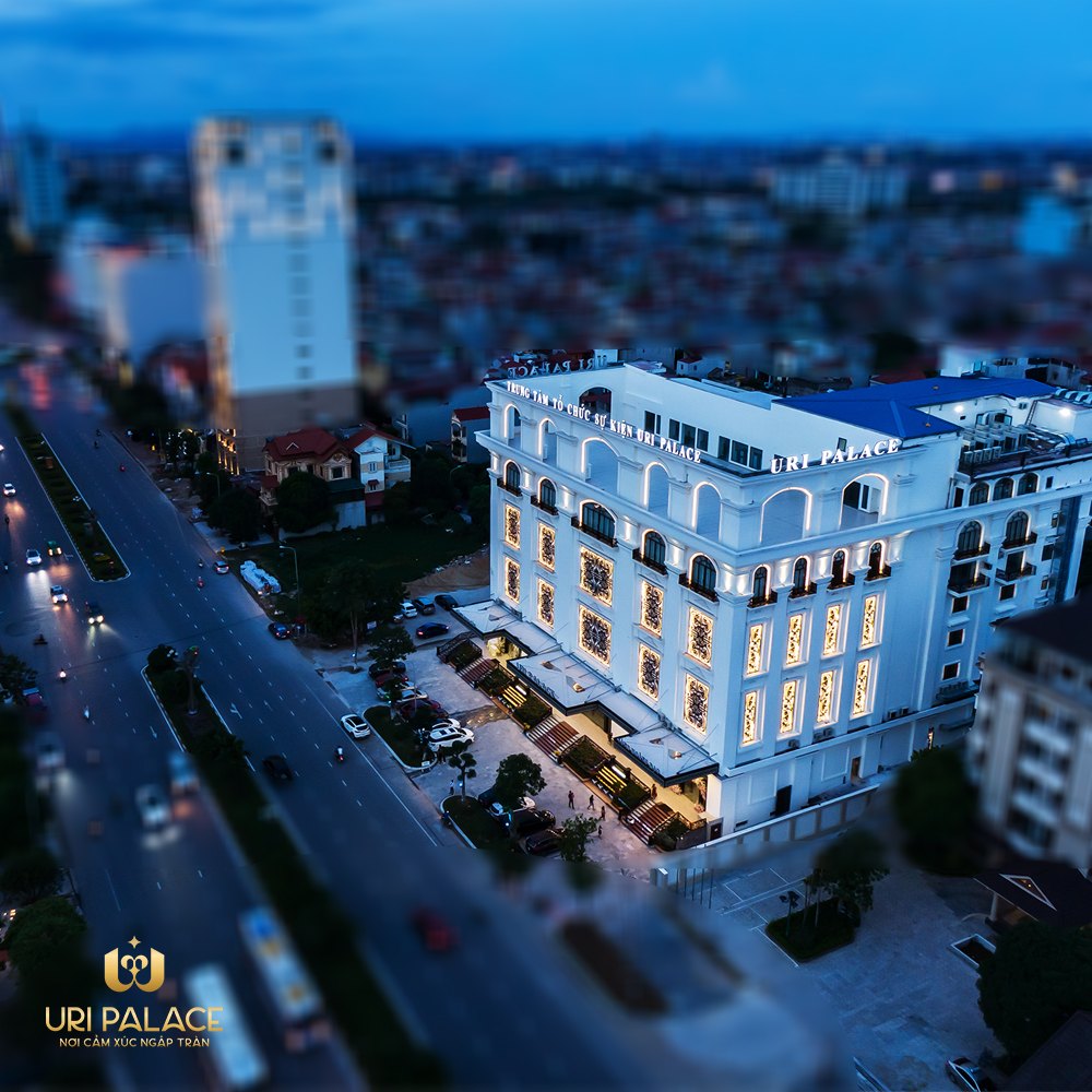 Toà nhà Uri Palace về đêm